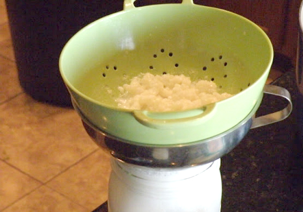 How to make dairy kefir - straining